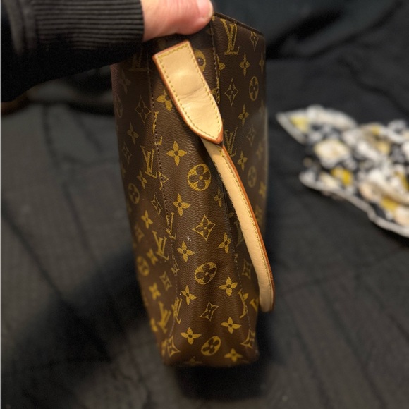 Large LV Purse - Picture 5 of 8
